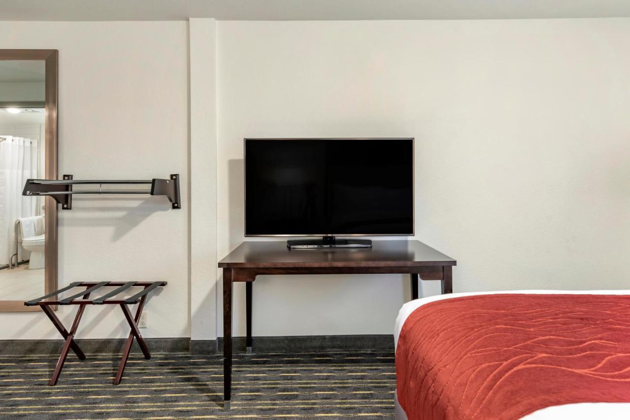 Comfort Inn & Suites Tigard Near Washington Square Экстерьер фото